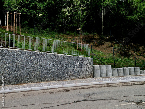 Wallpaper Mural Palisade made of concrete of various shapes and profiles is widely used especially in garden architecture in solving smaller height differences, for edging raised flower beds, ornamental grassy areas. Torontodigital.ca