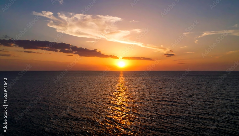 Obraz premium Ocean Sunset with Golden Hour Seascape.
