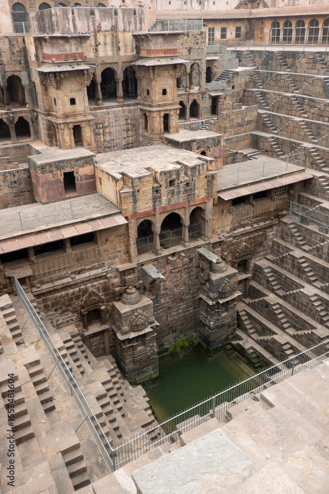 Obraz premium Chand Baori stepwell in the village of Abhaneri, Rajasthan, India. Wide view