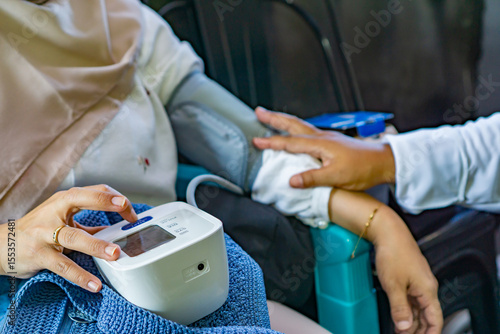 Bild auf Leinwand blood pressure measurement by health worker