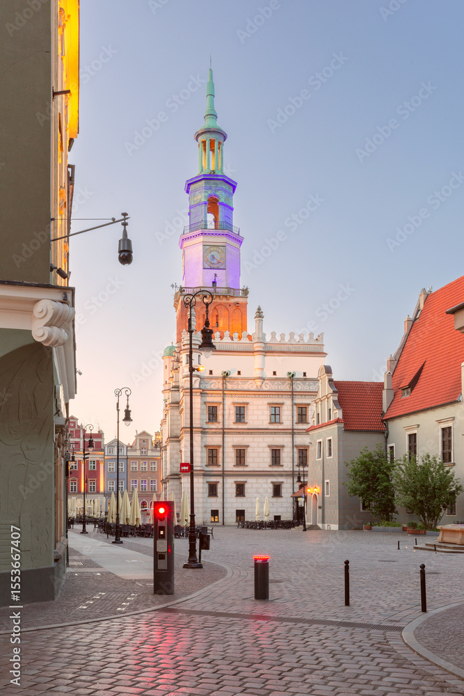 Obraz premium Old Town Hall at dawn in Poznan Poland