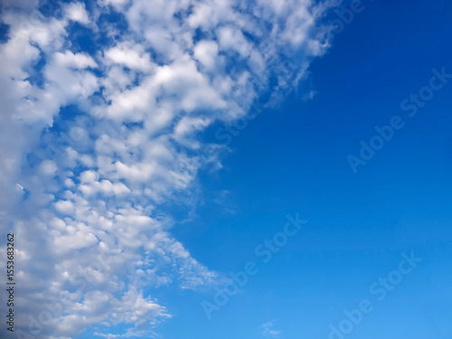 Wallpaper Mural 東京の夏空と白い雲 Torontodigital.ca