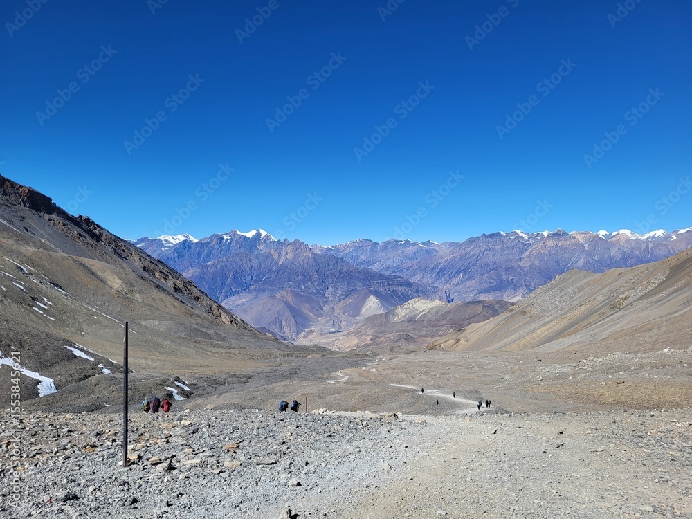Obraz premium Annapurna circuit by bike himalayas nepal thorong la