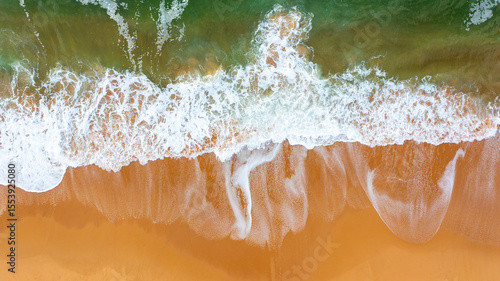 Φωτογραφία Stunning aerial shot captures beauty of an unspoiled ocean beach, no people