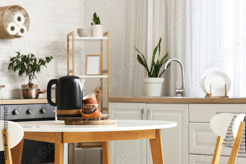 Electric kettle with tasty ...