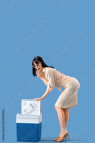 Surprised woman opening por...