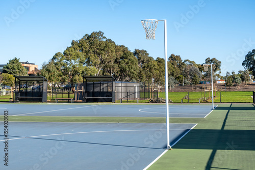 Fotografía Public outdoor netball courts in a suburban Australian park