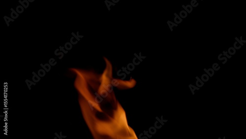 Fotografia The dancing flames against a dark background provoke and evoke strong deep emoti