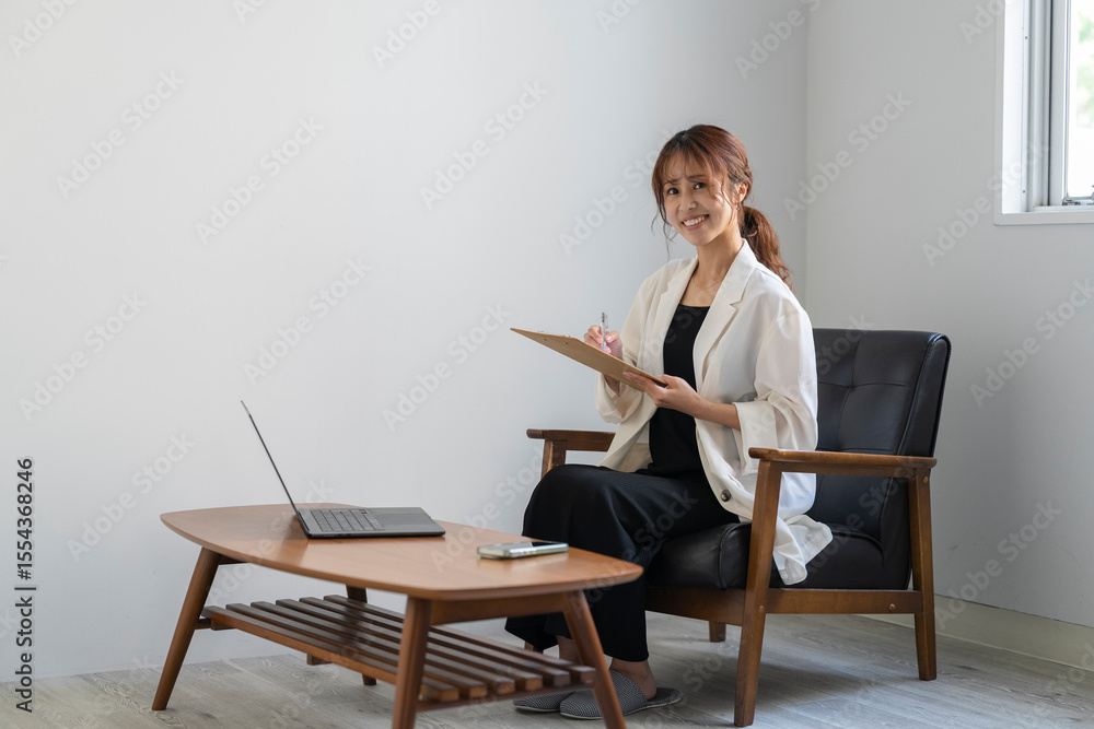 Fototapeta premium 仕事をする女性