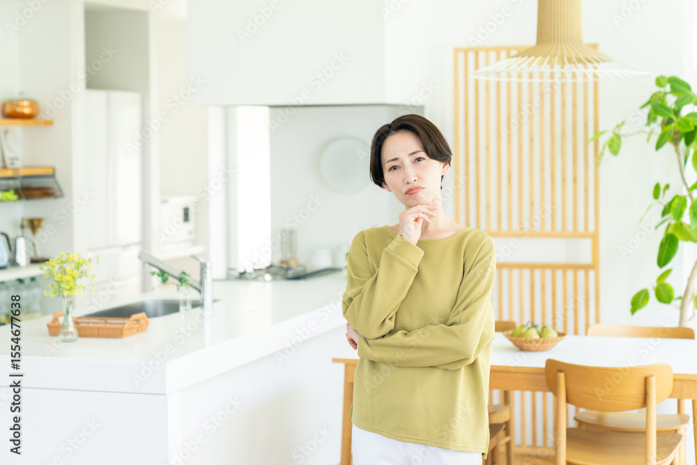 悩むミドルの主婦 悩むミドルの主婦