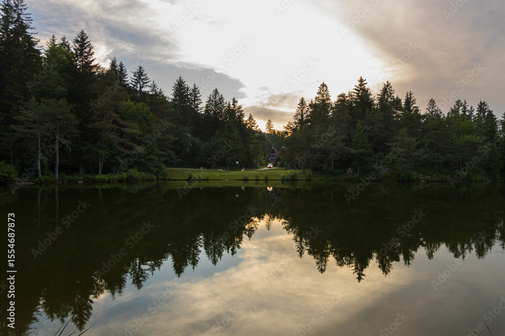 Obraz premium lake rakintna sunset