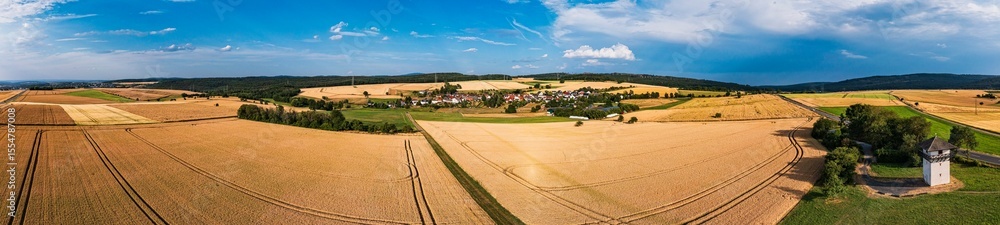 Obraz premium A bird's eye view of grain fields near Idstein in the Taunus Mountains, with a replica of a watchtower on the Limes