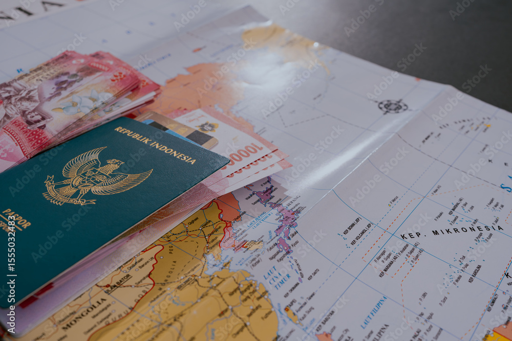 Obraz premium Passports and wallet with rupiahs, indonesian and credit card on a map background. Travel concept.