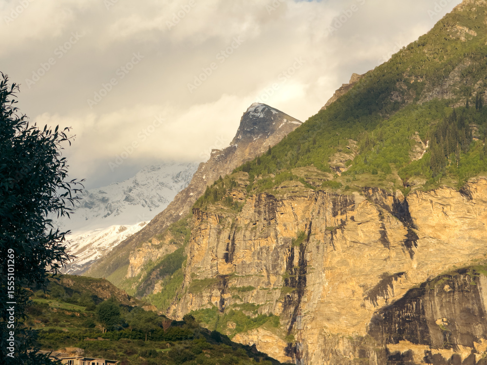 Obraz premium Mountain landscape in the morning at Lahaul, Himachal Pradesh, India. Nature background. High peaks of Indian Himalayas during sunset. Dark clouds over peaks.