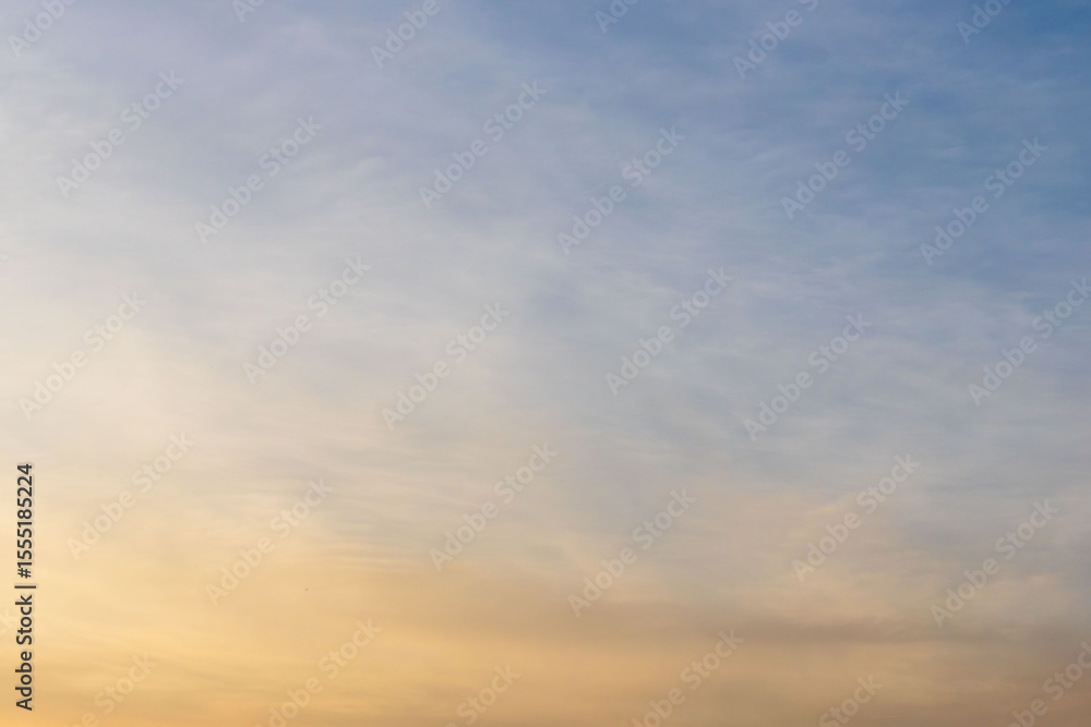 Fototapeta premium 初夏の空 茜色に染まる夕焼け空03