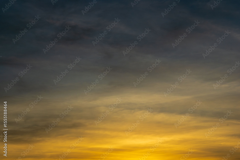 Fototapeta premium 初夏の空 茜色に染まる夕焼け空27