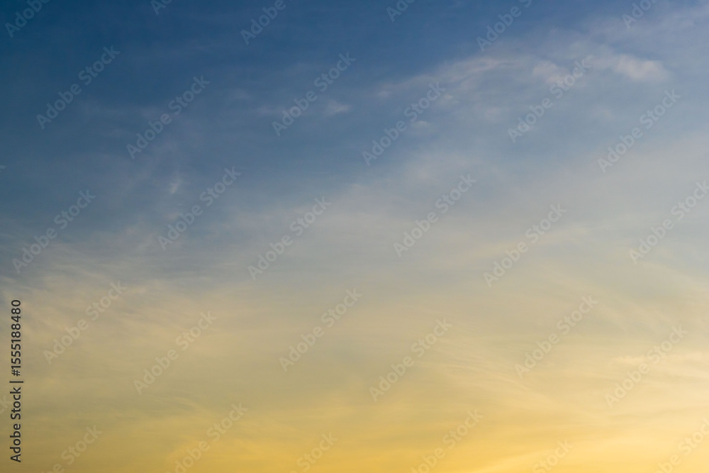 Obraz premium 初夏の空 茜色に染まる夕焼け空28