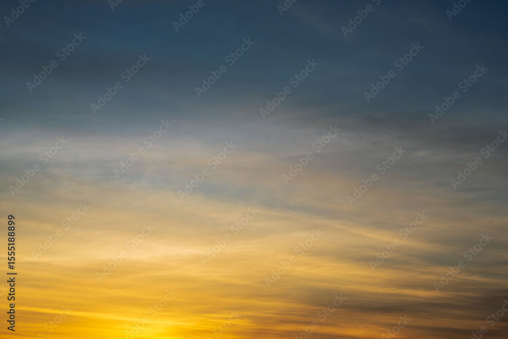 Obraz premium 初夏の空 茜色に染まる夕焼け空34