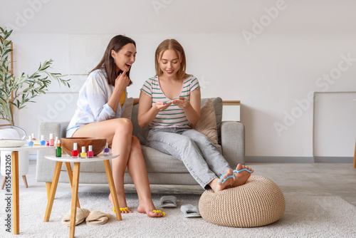 Young woman choosing nail p...