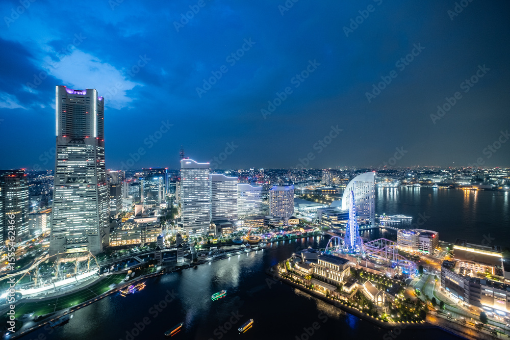 Fototapeta premium 日本の神奈川県横浜市みなとみらいの夜景