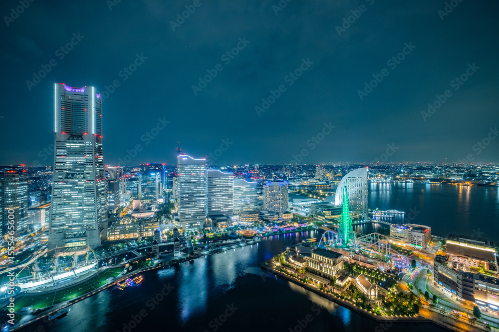 Fototapeta premium 日本の神奈川県横浜市みなとみらいの夜景