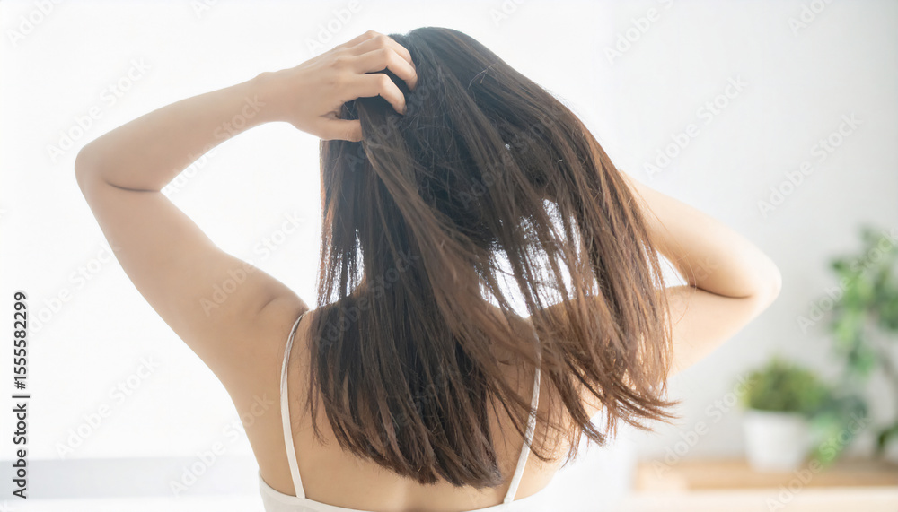 Naklejka premium 髪の毛を整えている女性のイメージ