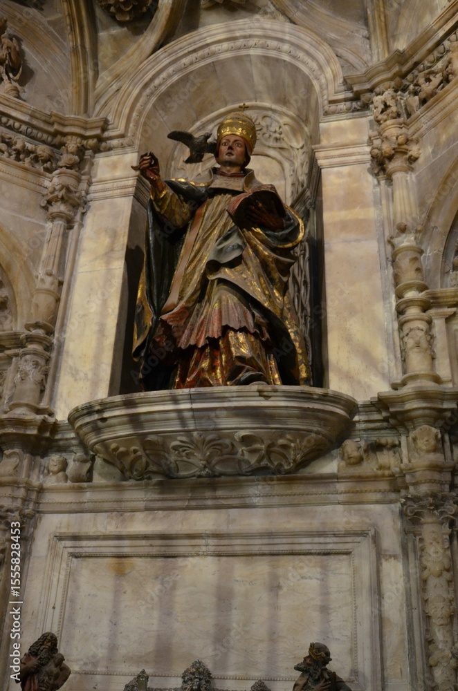 Obraz premium Seville, Spain 03.24.2019: Gothic sculpture in side chapel of the Seville Cathedral