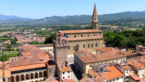 Foto Vista aerea della città di Arezzo, Toscana, Italia