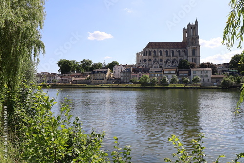 Vue d'ensemble de la ville le long de la Seine, ville de Mantes la Jolie, département des Yvelines, France