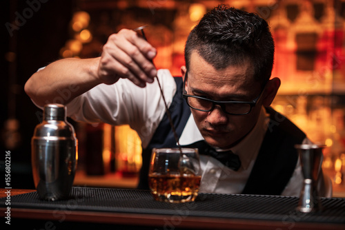 Wallpaper Mural Bartender is pouring whiskey into a glass a customer's glass.	
 Torontodigital.ca