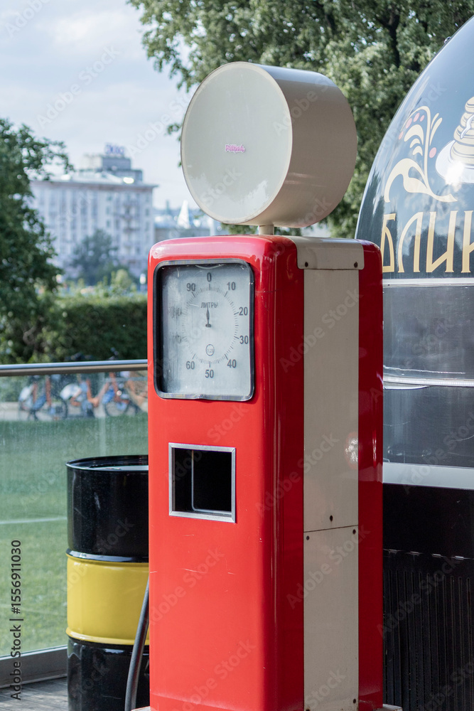 Fototapeta premium white red old gas pump