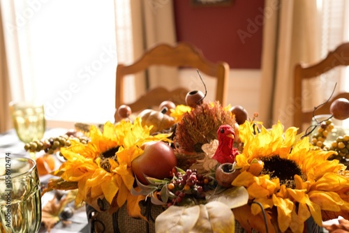 Tableau sur toile Thanksgiving table centerpiece with bright festive atmosphere