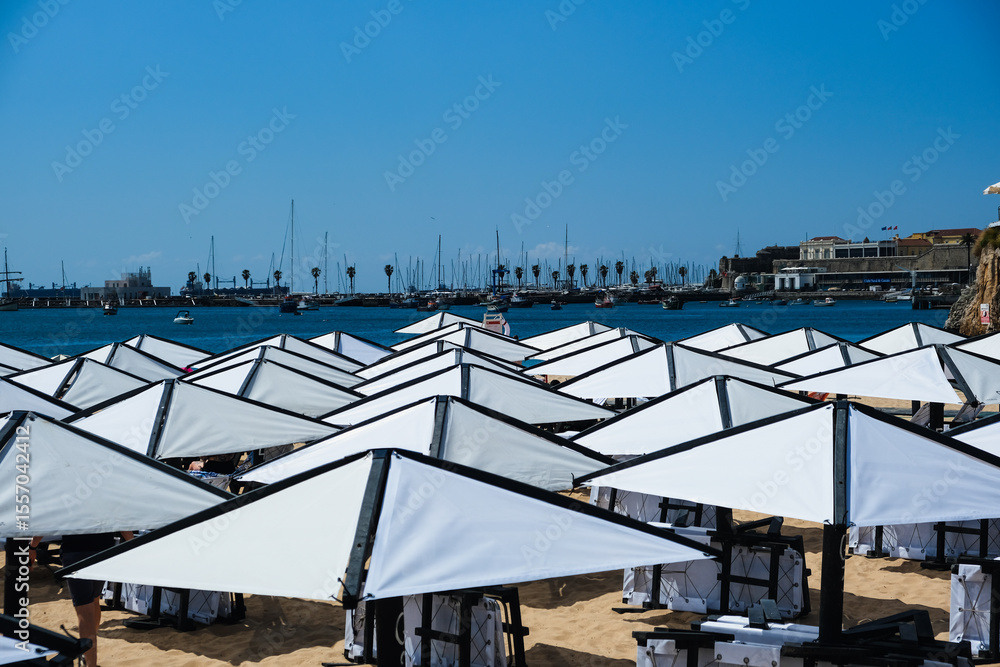 Fototapeta premium White fabric sun hats on a beach on a summer day