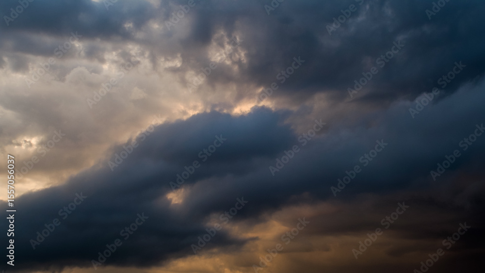 Orage pendant le coucher du soleil Orage pendant le coucher du soleil