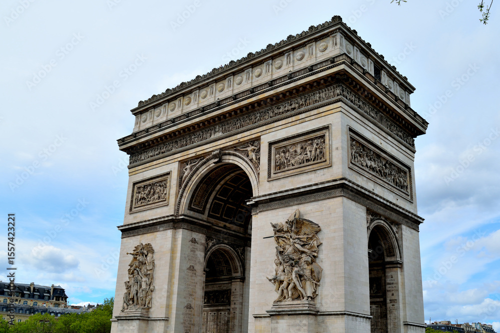 Obraz premium Arc de Triomphe, one of the most iconic monuments in Paris, France