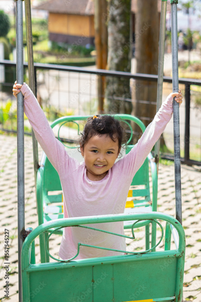 Obraz premium Daughter playing in backyard playground