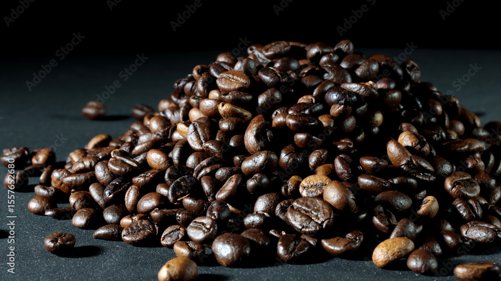 Fototapeta premium close up of many coffee beans on black background