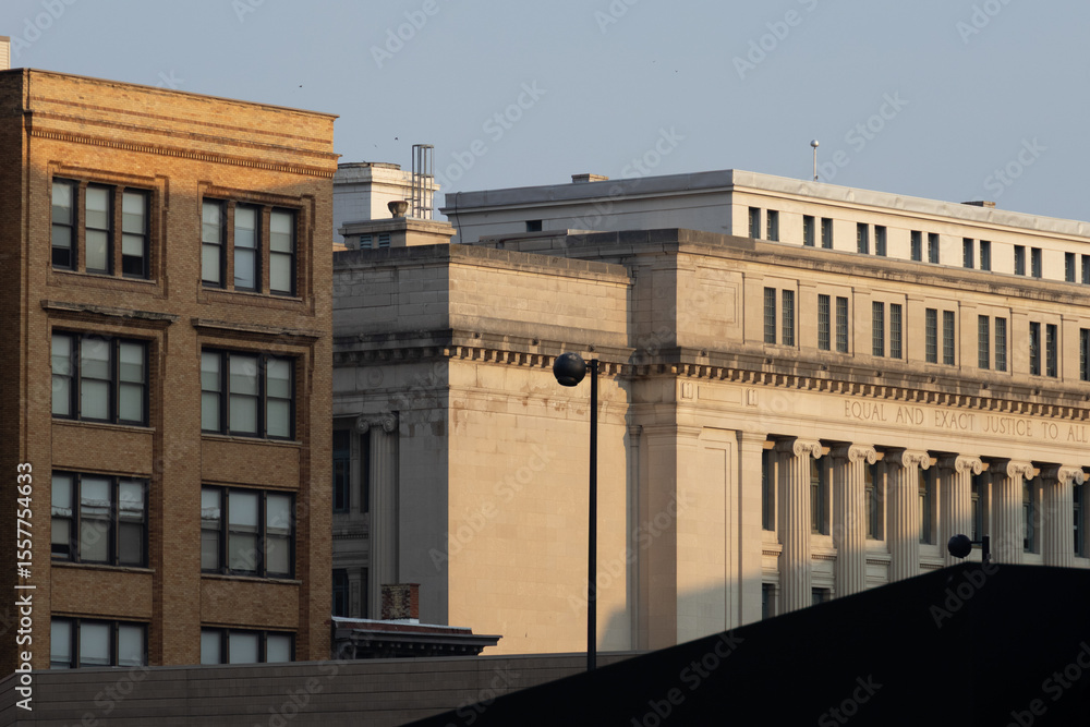 Fototapeta premium facade of a building with columns