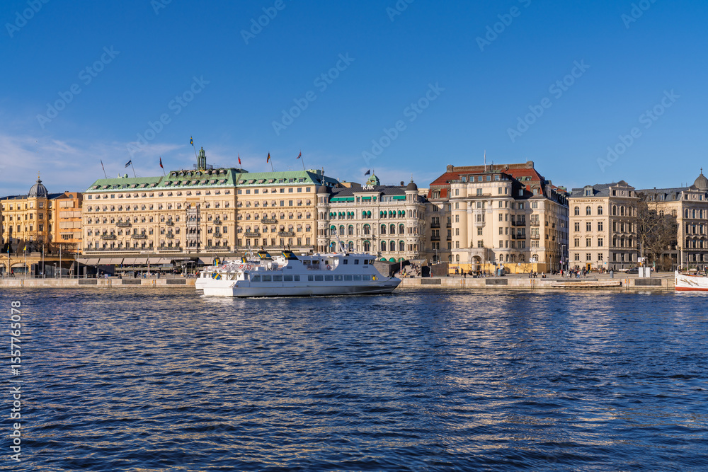 Obraz premium Docked boats and waterfront buildings at Nybrokajen quay in Stockholm