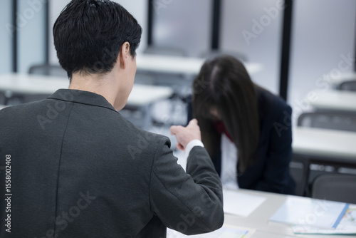 Quadro su tela 成績が中々上がらずに叱責や怒られる学生かわいそう　受験は大変
