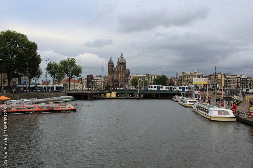 Fototapeta premium view of the city of amsterdam