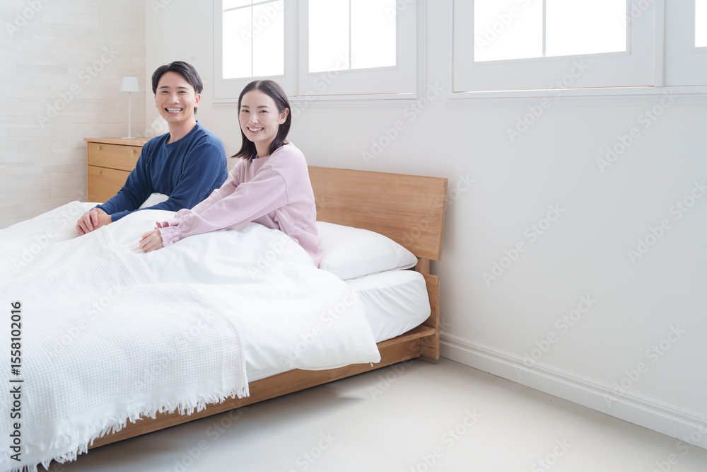 朝起床した夫婦 朝起床した夫婦