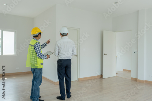 Fotografie inspector engineer and owner project is inspecting construction and quality assurance new house