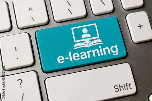 Obraz na płótnie Teal e learning key on a computer keyboard e-learning technology
