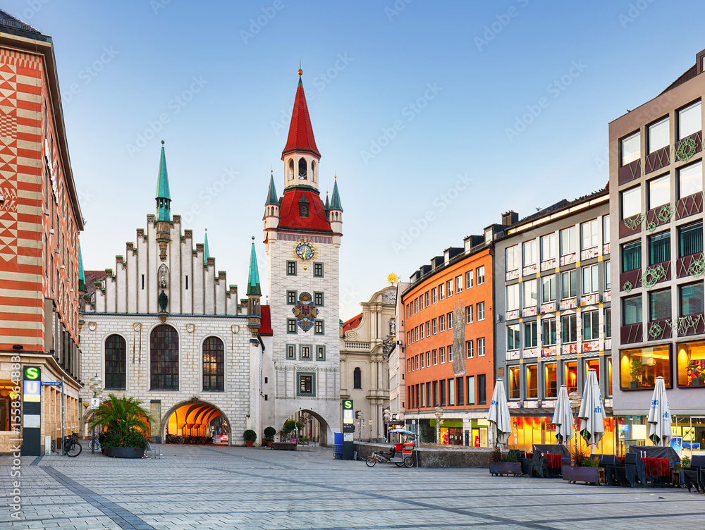 Fototapeta premium Old Town Hall at Marienplatz Square in Munich, Germany
