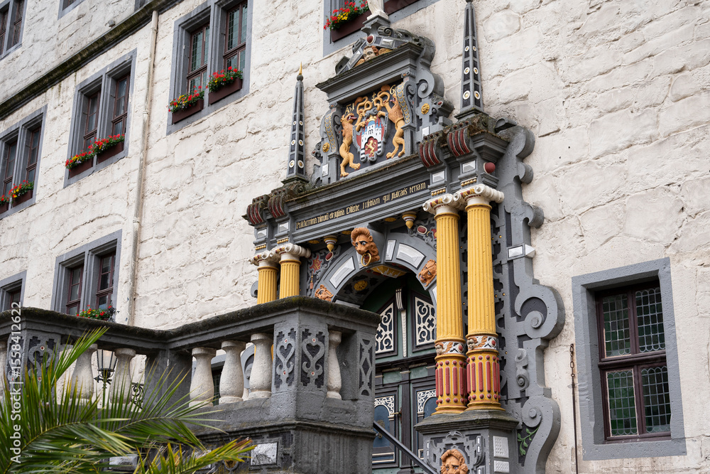 Fototapeta premium Eingang ins historische Rathauses von Hannoversch Münden
