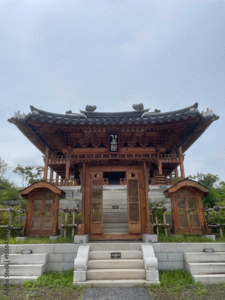 Fototapeta premium a traditional hanok garden on summer