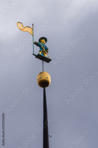 Cuadro en lienzo Close-up view of the golden Old Thomas weather vane on the spire of Tallinn Town Hall, a historic landmark and iconic medieval symbol of the city