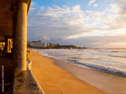 Fotografie Vue du tunnel entre la grande plage et Miramar à Biarritz