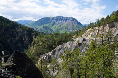 Fotografía randonnée et paysage des demoiselles coiffées à théus